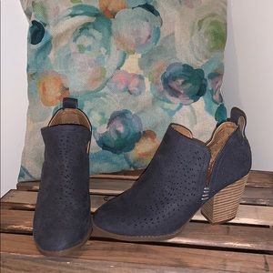 Navy Masini Booties size 7.5